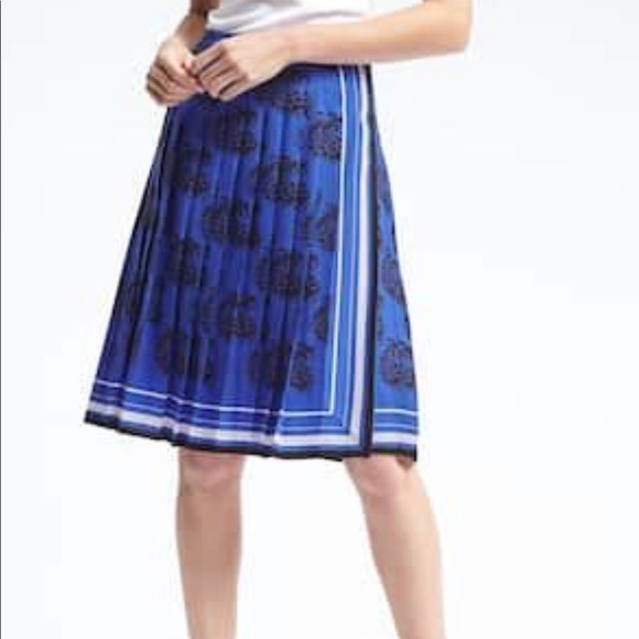Banana Republic Dresses & Skirts - NWT Banana Republic Pleated Skirt Royal Blue Print Simply Stunning & So Classy!